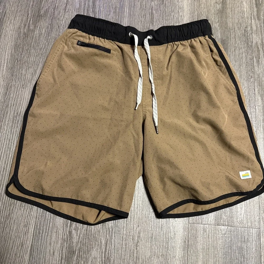 Vuori Banks Shorts Mens Small Brown 7 in Athletic Stretch Drawstring Zip Pockets